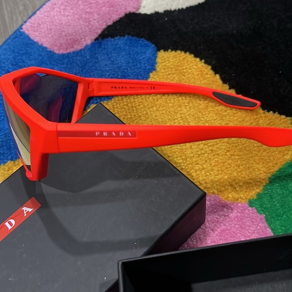 Sun glasses unisex 100% authentic great for a run and or ski - Picture 4 of 7